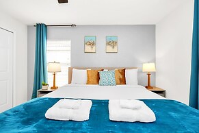 Lake View Getaway: Pool, Game Room, Theming!