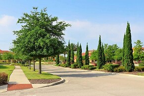 Lake View Getaway: Pool, Game Room, Theming!