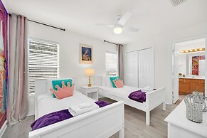 Lake View Getaway: Pool, Game Room, Theming!