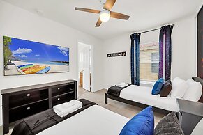 Lake View Getaway: Pool, Game Room, Theming!