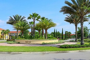 Lake View Getaway: Pool, Game Room, Theming!