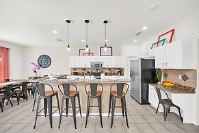 Lake View Getaway: Pool, Game Room, Theming!