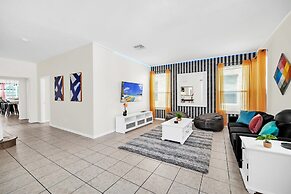 Lake View Getaway: Pool, Game Room, Theming!