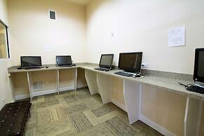 Lake View Getaway: Pool, Game Room, Theming!