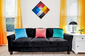 Lake View Getaway: Pool, Game Room, Theming!