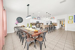 Lake View Getaway: Pool, Game Room, Theming!