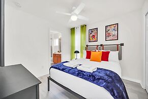 Lake View Getaway: Pool, Game Room, Theming!