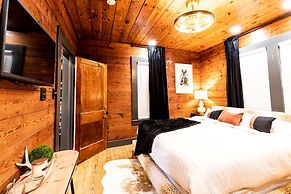 Best Location in Downtown NB Golf Cart Included!