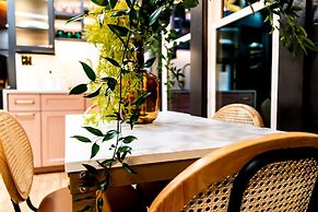 Best Location in Downtown NB Golf Cart Included!