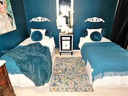 The Desert Pearl - Private Pool & Spa!