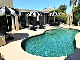 The Desert Pearl - Private Pool & Spa!