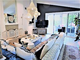 The Desert Pearl - Private Pool & Spa!