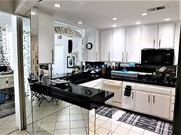 The Desert Pearl - Private Pool & Spa!