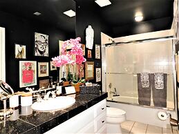 The Desert Pearl - Private Pool & Spa!