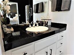 The Desert Pearl - Private Pool & Spa!