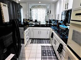 The Desert Pearl - Private Pool & Spa!