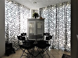 The Desert Pearl - Private Pool & Spa!