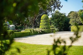 Honeysuckle Barn & Garden