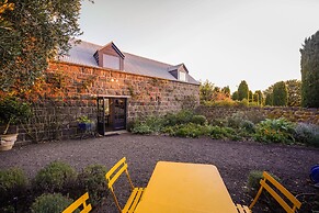 Honeysuckle Barn & Garden