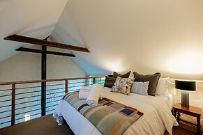 Honeysuckle Barn & Garden