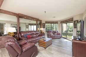 Stoneridge 3BR Standard Condo, sleeps 8! by RedAwning - Save 10% on 3 