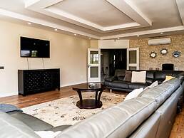 Lux Villa w Balcony Pool Sauna Garden in Antalya