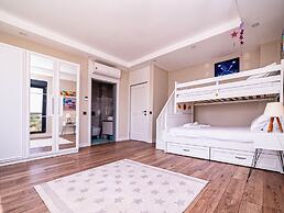 Lux Villa w Balcony Pool Sauna Garden in Antalya