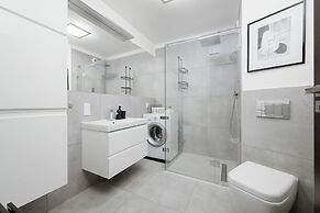 Apartment Dmowskiego by Renters Prestige