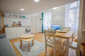 Boutique apartment in the party street