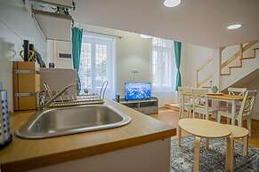 Boutique apartment in the party street