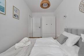 Blue Sky Apartment by Renters