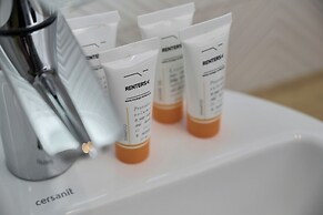 Blue Sky Apartment by Renters