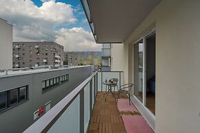 Blue Sky Apartment by Renters