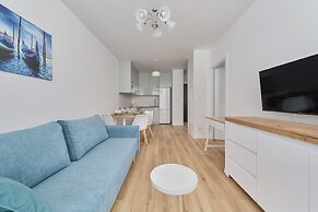 Blue Sky Apartment by Renters