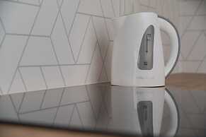 Blue Sky Apartment by Renters