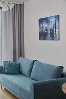 Blue Sky Apartment by Renters