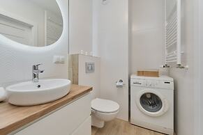 Blue Sky Apartment by Renters