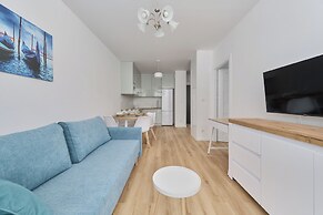 Blue Sky Apartment by Renters