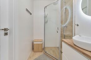 Blue Sky Apartment by Renters