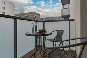 Blue Sky Apartment by Renters