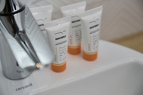 Blue Sky Apartment by Renters