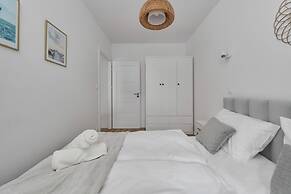 Blue Sky Apartment by Renters