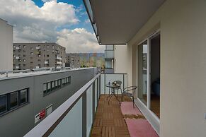 Blue Sky Apartment by Renters