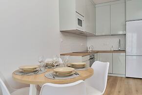 Blue Sky Apartment by Renters