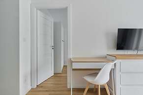 Blue Sky Apartment by Renters