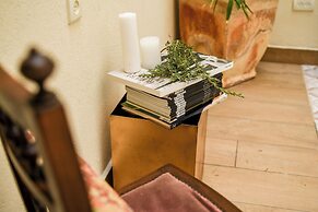 The Carmel House Apt hotel By Sea N Rent