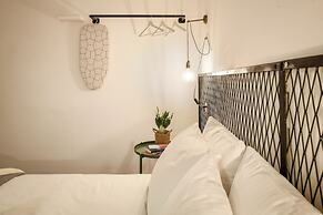 The Carmel House Apt hotel By Sea N Rent