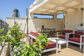 The Carmel House Apt hotel By Sea N Rent