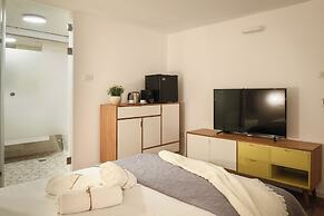 The Carmel House Apt hotel By Sea N Rent