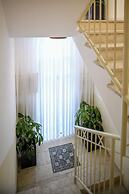 The Carmel House Apt hotel By Sea N Rent